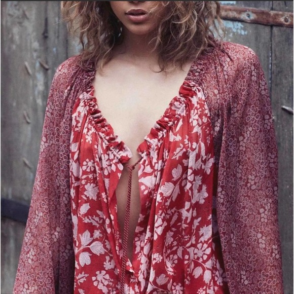 Free People Hendrix Red Floral Boho Peasant Tasseled Blouse Size XS - Picture 10 of 11